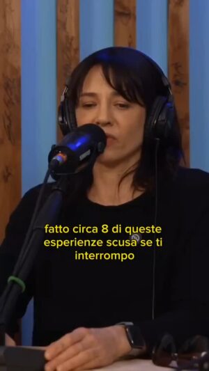 Asia Argento Instagram - @asiaargento ha fatto ben 8 esperienze con l'ayahuasca 
#ayahuasca #trip #curativo #gurulandia