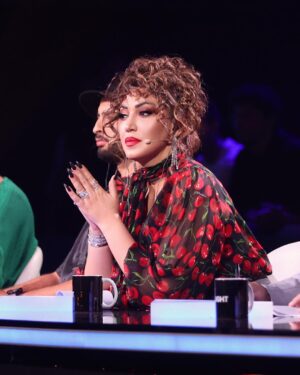 Asma Lamnawar Instagram - إطلالتي الليلة 🍒 ببرنامج ستارلايت مرحلة المواجهة ⚡️. 
@2mtv @starlight_maroc 
@anas.yass @roshimakeup @betty.hairstylist @yacinelmnawar 
@fouad_benyahya