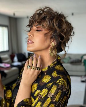 Asma Lamnawar Instagram - إطلالتي بالصورة الرسمية لبرنامج اكتشاف المواهب @starlight_maroc . 

Dress @etro 
Accessoires 
Boucles d’oreilles @Auréliebidermann et bagues @leonyvonne chez @naisconcept 
Style By : @anas.yass 
💄: @roshimakeup 
💇‍♀️: @betty.hairstylist