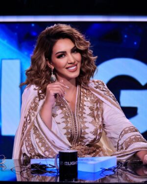 Asma Lamnawar Instagram - هكذا كانت اطلالتها في البرايم النهائي لبرنامج ستارلايت ♥️♥️♥️
✔️ قفطان من تصميم الرائعة هند المطيري @hind_lamtiri_haute_couture 
✔️ مجوهرات من تصميم دار رافينيتي للمجوهرات @rafinity_officiel 
أشرف على إطلالتي أنس ياسين @anas.yass 
💄 @roshimakeup 
💇‍♀️ @betty.hairstylist 
Management @yacinelmnawar 
Thank you @2mtv @starlight_maroc 
#تكشيطة_مغربية #القفطان_المغربي #قفطان_مغربي