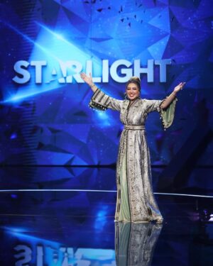 Asma Lamnawar Instagram - إطلالتي الليلة ببرنامج ستارلايت ب تكشيطة ملكية مغربية 🇲🇦 من 
تصميم المبدعة دائما 
#القفطان_المغربي  #قفطان_مغربي 
@hind_lamtiri_haute_couture و تحية للصانع المغربي على حرفيته 👏👏👏 
المجوهرات من دار رافينيتي 

TAKCHITA : @hind_lamtiri_haute_coutur jewelry : @rafinity_officiel 
MAKEUP : @roshimakeup 
HAIRSTYLE : @betty.hairstylist 

MANAGEMENT : @yacinelmnawar
