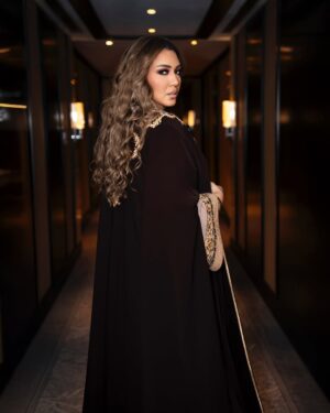 Asma Lamnawar Instagram - هاذ المرة بسلهام ملكي من داكشي الرفيع دائما من تصميم المتألقة هدى لاريني . 
بالنسبة اللي عجبتهم الاكسسوارات هي ذهب بدق مغربي خالص من عند الرائع @gold_oudaoud2