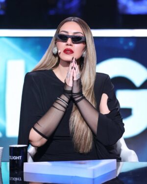 Asma Lamnawar Instagram - إطلالتي الليلة بنصف نهائي برنامج ستارلايت 🖤🖤🖤 😎😎😎
مجوهراتي من دار رافينيتي للمجوهرات @rafinity_officiel 

Jewelery : @rafinity_officiel 

Earrings by @dolcegabbana 

Makeup : @roshimakeup 
Hairstylist : @mohamad_style1 
Photo : @fouad_benyahya
