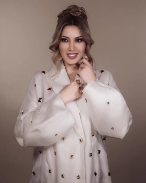 Asma Lamnawar Instagram - إطلالتي بأولى حلقات برنامج الملكة أحلام #ألف_ليلة_وليلة على تلفزيون أبوظبي .
سعيدة باختيار حلقتنا لافتتاح هذا البرنامج الضخم و ممتنة لأم فاهد و إدارة تلفزيون أبوظبي لإهتمامهم بالثقافة الثراث المغربي العريق وتكريمه من خلالي رفقة صديقي الفنان المتألق حاتم عمور . 
حلقتنا ستذاع غدا على الساعة السابعة بتوقيت المغرب على تلفزيون أبوظبي ♥️
👗 by @maisonsarachraibi 
📸 by @mohammed_vivid