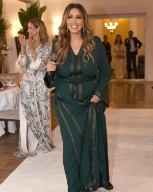 Asma Lamnawar Instagram - إطلالتي بحفل زفاف الذي تشرفت بإحياءه لفائدة احدى العائلات الكريمة بالمغرب ❤️🇲🇦 
قفطاني من تصميم الرائعة @aminaboussayri 💚
Makeup By : @roshimakeup 
 💇‍♀️ : @betty.hairstylist
📸. : @yapasphotostudio