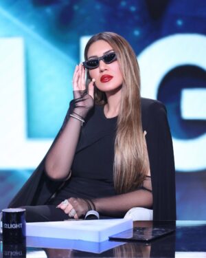 Asma Lamnawar Instagram - إطلالتي الليلة بنصف نهائي برنامج ستارلايت 🖤🖤🖤 😎😎😎
مجوهراتي من دار رافينيتي للمجوهرات @rafinity_officiel 

Jewelery : @rafinity_officiel 

Earrings by @dolcegabbana 

Makeup : @roshimakeup 
Hairstylist : @mohamad_style1 
Photo : @fouad_benyahya