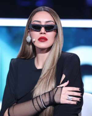 Asma Lamnawar Instagram - إطلالتي الليلة بنصف نهائي برنامج ستارلايت 🖤🖤🖤 😎😎😎
مجوهراتي من دار رافينيتي للمجوهرات @rafinity_officiel 

Jewelery : @rafinity_officiel 

Earrings by @dolcegabbana 

Makeup : @roshimakeup 
Hairstylist : @mohamad_style1 
Photo : @fouad_benyahya