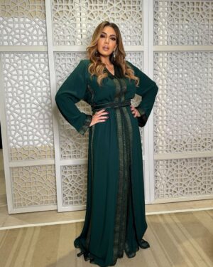 Asma Lamnawar Instagram - إطلالتي بحفل زفاف الذي تشرفت بإحياءه لفائدة احدى العائلات الكريمة بالمغرب ❤️🇲🇦 
قفطاني من تصميم الرائعة @aminaboussayri 💚
Makeup By : @roshimakeup 
 💇‍♀️ : @betty.hairstylist
📸. : @yapasphotostudio