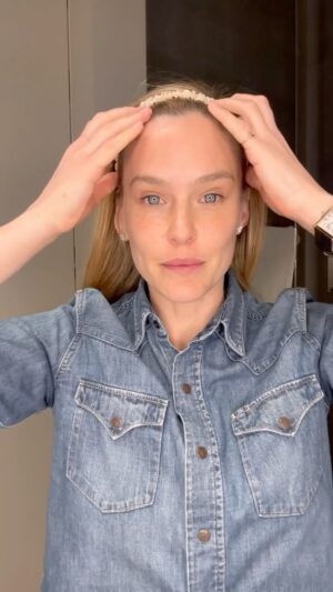 Bar Refaeli Instagram - TAKE IT OFF. CLEAN is the new black 
• @livelle make up remover 
• @livelle facial soap foam
• @livelle facial cream night 
✨🫧