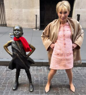Barbara Corcoran Instagram - Here I am with the iconic Fearless Girl statue, a powerful reminder of the strength and resilience of women everywhere. This darling statue was placed right in front of Wall Street’s Charging Bull to symbolize the fearless women who are breaking down barriers in business, finance, and beyond. Proud to stand next to her! ❤️💪🏼