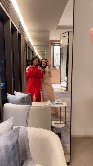Bassma Boussel Instagram - Celebrating @selma_benomar_caftan with my baby @shamalzahabi for the love of Morocco 🇲🇦 dima Maghreb 👯‍♀️#القفطان_المغربي 
#القفطان_المغربي_الاصيل_العالمي 
📍@ooonezaabeel