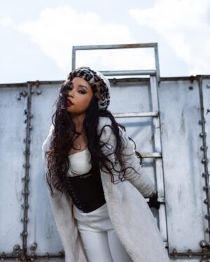 Brenda Wairimu Instagram - This is how I’d be dressed if I was in Europe right now ☃️⛄️❄️😥
So imagine I’m in Europe right now.
Styling @wanjikustephens ☃️☃️☃️
Hair and makeup @jonyhairdesigner ☃️☃️☃️
