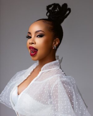 Brenda Wairimu Instagram - Heaven is a healthy mind 🪐🪐🪐
I really had the best time at this shoot…
Thank you @wanjikustephens_backup @jonyhairdesigner and @kevbbuo ✨✨✨