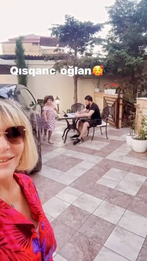 Brilliant Dadaşova Instagram - Eşqin çəkisi ölçülməz - həcmini onlar bilməz… 😊🥰🥰
