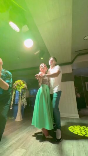Brilliant Dadaşova Instagram - Röya bu gün dünyaya göz açmısan.Mübarək olsun.Böyük qız olasan.Gülüm bu gün gələ bilməsəm də ürəyim sizin yanınızda olacağ.İnşaAllah oğluvun toyunda sındıra sındıra oynayıb xəcalətindən çıxaram😊🥰🥰 @royaofficial.