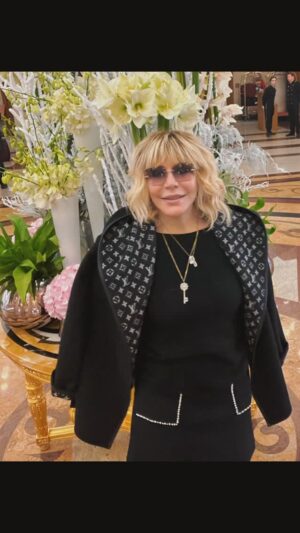 Brilliant Dadaşova Instagram - Ürəyi sevgiylə yanan hər kəsi 8 Mart Konertimizdə gözləyirəm 🥰🥰🥰.