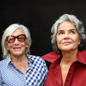 Bruna Lombardi Instagram - O lançamento de Filmes Proibidos em São Paulo foi um dia muito especial e hoje ganhou destaque na coluna de Mônica Bergamo, da Folha de S.Paulo, que está nas bancas! 

@monica_bergamo
Fotos Zanone Fraissat/Folhapress 

#FilmesProibidos #lançamento