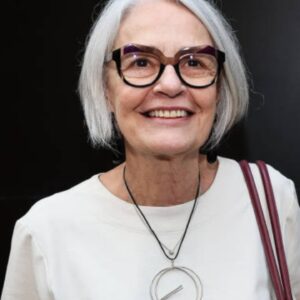 Bruna Lombardi Instagram - O lançamento de Filmes Proibidos em São Paulo foi um dia muito especial e hoje ganhou destaque na coluna de Mônica Bergamo, da Folha de S.Paulo, que está nas bancas! 

@monica_bergamo
Fotos Zanone Fraissat/Folhapress 

#FilmesProibidos #lançamento