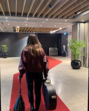 Buse Sinem İren Instagram - Her şeye rağmen, elimizden geldiğince, hayatı güzelleştirmeye devam ♥️