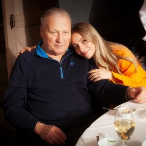 Camille Dhont Instagram - Afgelopen nacht heb ik afscheid moeten nemen van mijn lieve opa Pierre. Ik had zo graag nog eens naast je gezongen terwijl je piano speelde. Dankjewel liefste opa om al die jaren mijn grootste fan te zijn. Geef oma een dikke knuffel van ons allemaal en in onze harten nemen we nooit afscheid. Ik hou van jou lieve opa.💫