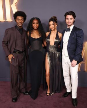 Carlacia Grant Instagram - We love a family reunion

📸:
@emmaeliza
@mattwinklemeyer
@gettyentertainment
@vanityfair
#VFOscars