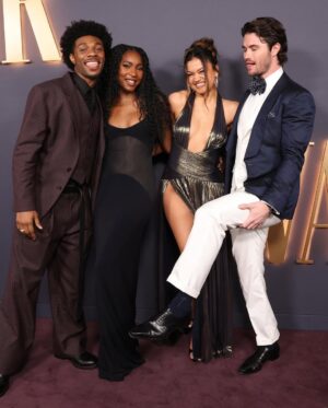 Carlacia Grant Instagram - We love a family reunion

📸:
@emmaeliza
@mattwinklemeyer
@gettyentertainment
@vanityfair
#VFOscars