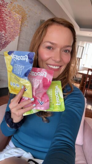 Carolina Acevedo Instagram - Porque las cosas buenas se comparten este descubrimiento 100 por ciento Colombiano. @froozdy frutas liofilizadas deliciosas! 🍓🍌🫐🥭