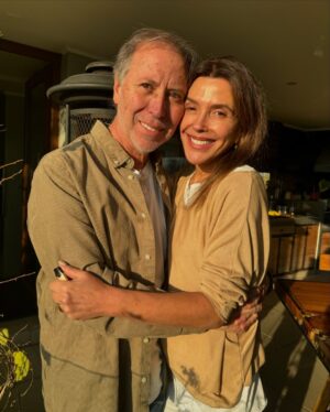 Carolina Arregui Instagram - Gracias por ser el mejor marido y padre que podríamos desear. Te amamos más de lo que las palabras pueden expresar, y estamos infinitamente agradecidos por tenerte en nuestras vidas. Feliz día del padre, mi amor❤️