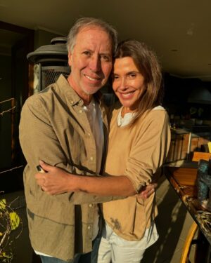 Carolina Arregui Instagram - Gracias por ser el mejor marido y padre que podríamos desear. Te amamos más de lo que las palabras pueden expresar, y estamos infinitamente agradecidos por tenerte en nuestras vidas. Feliz día del padre, mi amor❤️