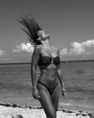 Carolina de Moras Instagram - Cerrando el verano … ⭐️☀️🕶️