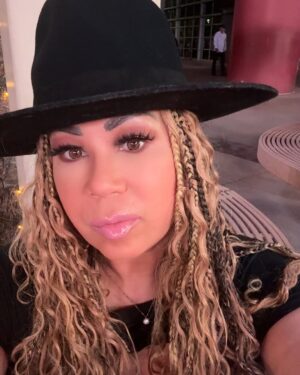 CeCe Peniston Instagram - Love the @wethemonescomedytour #cecepeniston #hat #live #performance #comedy