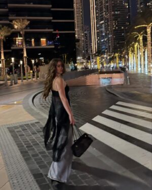 Cemre Baysel Instagram - first time in Dubai !