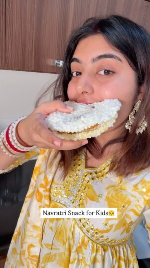 Chahat Anand Instagram - Share this with someone who should try this 🩵 

#navratri2025 #navratrivibes #navratrifestival #navratrifood