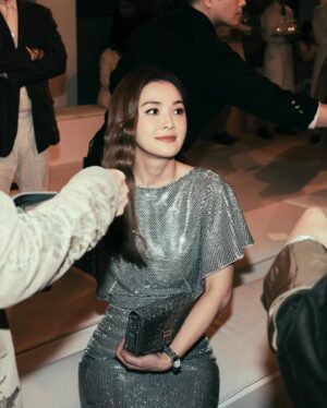 Charlene Choi Instagram - So happy to be back in Shanghai with Ralph Lauren 😍

#RalphLaurenInShanghai
#RLInTheHamptons #RalphLaurenSP25
#RalphLaurenHK
@ralphlauren 

#好彩無拔罐 😝
#去完歐洲時裝週
#上海真係一啲都唔凍 😌

Make-up by @yannesleemakeup 
Hair styled by @yanzi7513
Photographer @_loricky_