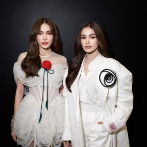 Charlotte Austin Instagram - ENGLOT is ENGLOT 3rd Anniversary 🐶🐰🤍 

ขอบคุณที่เรายังมีกันและกันในทุกช่วงการเติบโต ขอบคุณความรักและความหวังดีจากทุกคนที่มีให้พวกเราอิงล็อตเสมอ พวกคุณคือกำลังใจในทุกๆวันของพวกเรา ขอให้มีแต่ความสุขและเสียงหัวเราะตลอดไป ถ้ามีน้ำตาก็ขอให้เป็นน้ำตาแห่งความสุข 

ขอบคุณอิงล็อตที่เข้มแข็งจนมีทุกวันนี้ @fa_engfa8 🤍

อิงล็อต = ไม่มีสถานะ