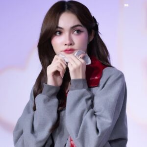 Charlotte Austin Instagram - ENGLOT is ENGLOT 3rd Anniversary 🐶🐰🤍 

ขอบคุณที่เรายังมีกันและกันในทุกช่วงการเติบโต ขอบคุณความรักและความหวังดีจากทุกคนที่มีให้พวกเราอิงล็อตเสมอ พวกคุณคือกำลังใจในทุกๆวันของพวกเรา ขอให้มีแต่ความสุขและเสียงหัวเราะตลอดไป ถ้ามีน้ำตาก็ขอให้เป็นน้ำตาแห่งความสุข 

ขอบคุณอิงล็อตที่เข้มแข็งจนมีทุกวันนี้ @fa_engfa8 🤍

อิงล็อต = ไม่มีสถานะ