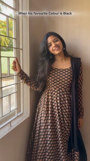 Charumathi Saravanan Instagram - Tag that black lover🖤✨
.
Beautiful outfit from @label_d_designer_studio