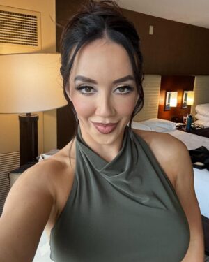 Chelsea Cardona Instagram - 3️⃣4️⃣ will be the best year yet! 🎉