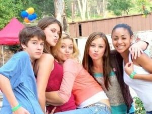 Chelsea Tavares Instagram - early 2000s loading… 😂😂😂😂😂 
lil teen hollywood . I’m crying 
PART 1 #2000sera