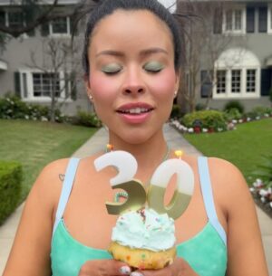 Cierra Ramirez Instagram - 30 flirty & THRIVING!!!!! Thank you to every single one of you for supporting me- I can’t wait to enter a new decade with you by my side🩷🎂💋

& thank you to my bb @albertoescobedo for my birthday shoot at Jenna Rink’s house hehehe