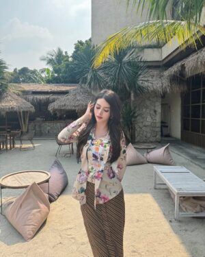 Cindy May McGuire Instagram - Terima kasih Undangannya mba @erinagudono & Mas Kaesang. Doa terbaik untuk ibu dan calon buah hati 💕