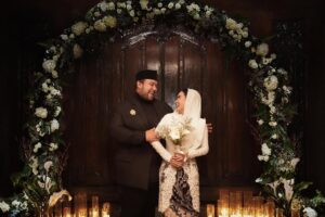 Cita Citata Instagram - Selamat hari pernikahan sayang… selalu bahagia , selalu saling sabar dan Semoga Cinta kita selalu dalam lindungan sang maha segalanya.. 🤍