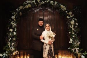 Cita Citata Instagram - Selamat hari pernikahan sayang… selalu bahagia , selalu saling sabar dan Semoga Cinta kita selalu dalam lindungan sang maha segalanya.. 🤍