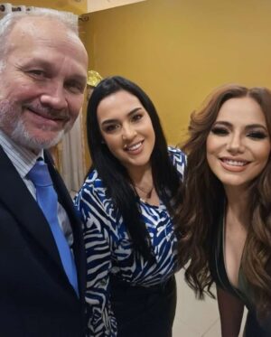 Clara Franco Instagram - Renacer y reinventarse. trabajar mucho hasta lograr🌻☺️ esa es.
Atropellar es mi pasión 🥰💪🏼🙏🏻🫂 imposible lograr ese impulo sin la mano de Dios en primer lugar, y el apoyo de las personas que me animan en los momentos difíciles. Mis hijos, mi familia 🥹😍🤗
Y llegó el momento de @princessluxury_col 🥰 👑 💎 
Mucho esfuerzo y dedicación detrás de lo que somos y tenemos proyectado. Mis respetos a mi @princesslux._ 🫂💫 hermana que me regaló la vida 🥹 y mi genial @cuchitro que no dudó ni medio segundo en mi. Somos #LatinMarketIsrael para el mundo🌎
Me maquilló @makeupfred y mi pelo @juliopaezstyles adoraciones😘
Mi vestido @leonor_alquileres 
 @ferreiromario1 impecable presentador de lujo
Los músicos @martinportillo_more mi vidis, @stevenwu_sw_official maestro, mi idola @chabela.ri  y mi amigo @agmusicdj alucinante dieron color a la noche☺️
todavía me queda un montón por mostrar y agradecer🫶🏼
Aquí un poquito de lo que fue nuestro lanzamiento hermoso! Para mí fue mi cumple, mi casamiento, mi 15, mi divorcio Todito junto 😂 . 
Feliz! 😁