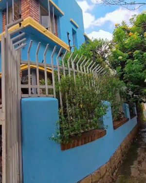 Clara Franco Instagram - Algo de mí paso por la casa de Bety la fea en Bogotá ☺️ 🇨🇴