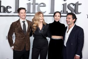 Connie Britton Instagram - Heyyyyyyy!!! @thelifelistmovie is out TODAYYYYYY!!! Watch this weekend and be inspired!!! On @netflix 💖