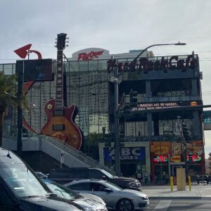 Cristina Pardo Instagram - La ciudad donde todo es poco.