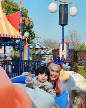 Cut Meyriska Instagram - Happy Birthday @jourellkenziedanuarta 🥳🎉
Mami Papi Shaquille @shaquillekailidanuarta Love u 😘💋

Aunty Uncle comment dong Doa Yang terbaik buat @jourellkenziedanuarta 
Nanti Jourell mau bagi2 500.000 buat 5 Orang, Yang kasih Doa terbaik Buat Jourell 💙

#masyaallahtabarakallah 
#JourellKenzieDanuarta
#HappyBirthday 
#2nd
