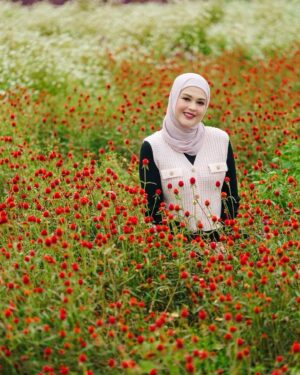 Cut Meyriska Instagram - Capturing moments, capturing memories, capturing beauty 🌷🌾

Sebentar lagi Akhir Tahun, yang mau liburan butuh Foto2 bisa langsung Hubungi @sweet.escape 
Aku kasih Promo Code nya yahh : CHEERSCHIKA 
10% off   10 extra photos for photoshoot in all destination 😍🥰

#masyaallahtabarakallah 
#seoul 
#Korea
