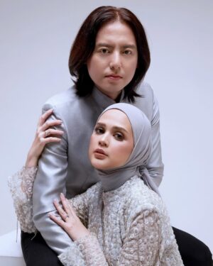 Cut Meyriska Instagram - I feel complete with you ☀️💙

Photographer & Team @aldosinarta @hanzhp @iamraffan @heri.pp
Fashion Stylist @gianinadebora
Makeup @victoria_makeupatelier
Hijabdo @awanisaw
Family outfit @gianinadeboraofficial
Loc @studioasa_

#masyaallahtabarakallah 
#RogerChikaJourney